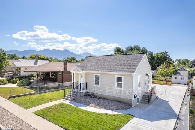 Building Photo - 758 Loveland Ave