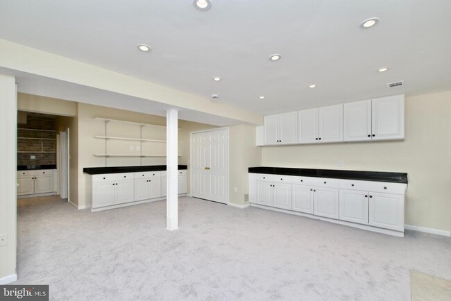 Building Photo - 6136 Summer Park Ln