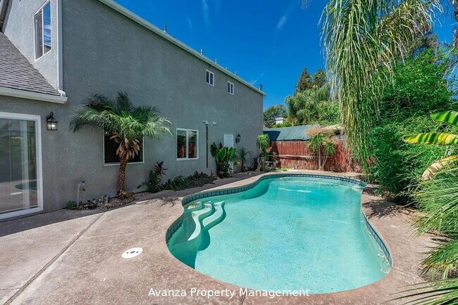Building Photo - Home for Rent 8735 N. Cedar Ave Unit 151, Fresno, CA 93720 3 Bedroom/2.5 Bath Condo in Fresno (Sh...