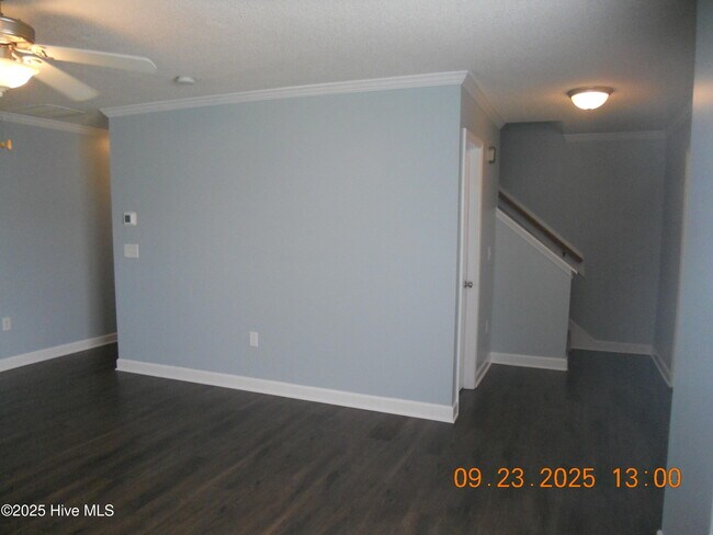 Building Photo - 105 Spring Leaf Ln