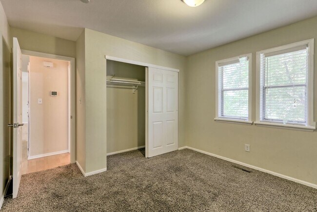 Building Photo - 4 Bedroom 2 Bath home in Midtown Fort Collins