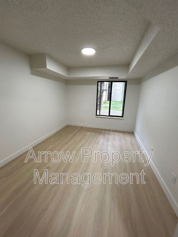 Building Photo - 205 E Arbor Ave