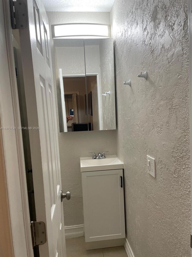 Building Photo - 4717 Washington St