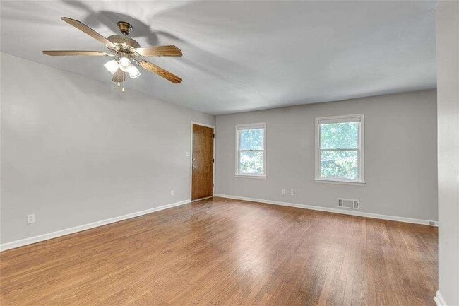 Building Photo - 799 Marstevan Dr NE