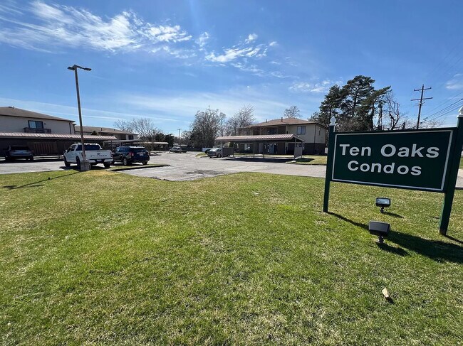 Building Photo - 4652 E 10 Mile Rd