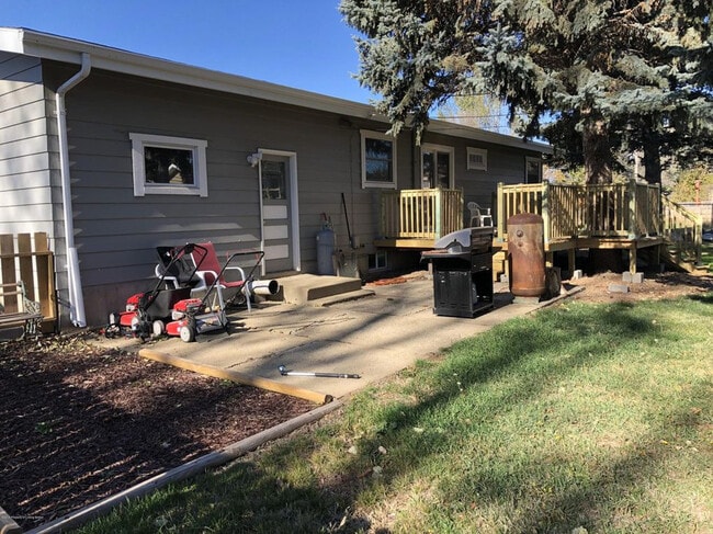 Building Photo - Cozy Single Family Home for Rent in Dickinson