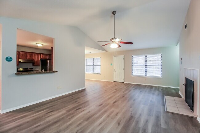 Building Photo - 16 N Greengate Dr