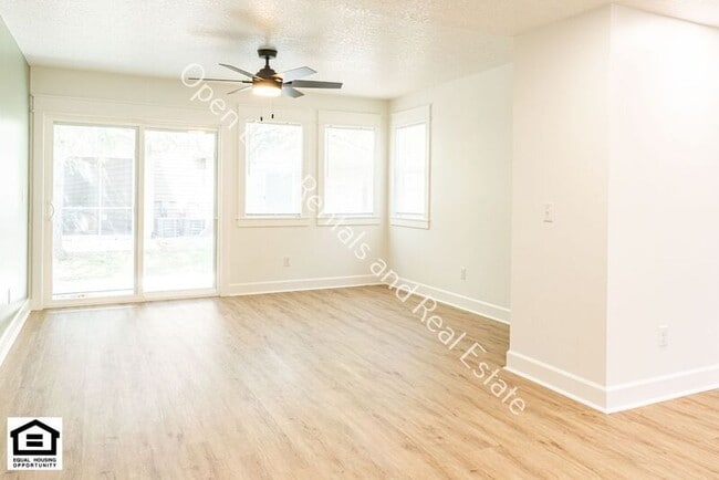 Building Photo - 15018 Tally Ho Dr