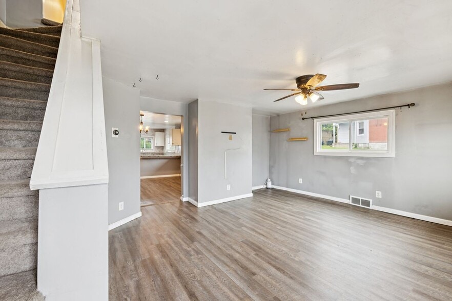 Building Photo - 2318 Eccles St