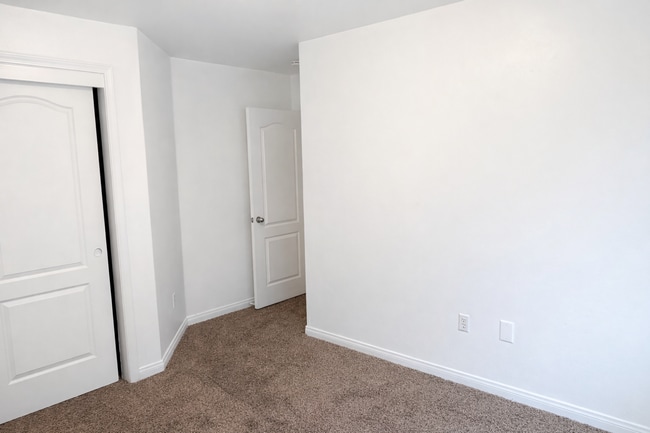 Building Photo - Southwest Bakersfield 3-Bedroom — FIRST MONTH FREE!