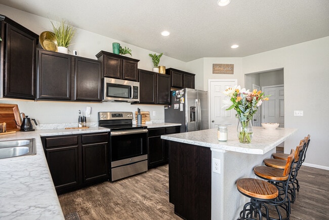 Building Photo - 6915 Mandan Dr