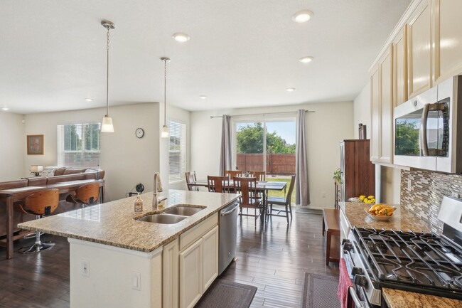 Building Photo - 4 bed 3.5 bath house located in Thornton!!