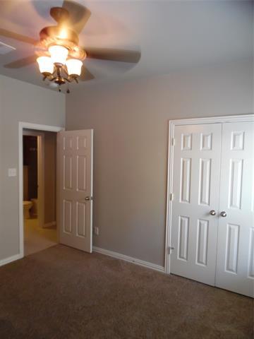 Building Photo - 8572 Davis Dr