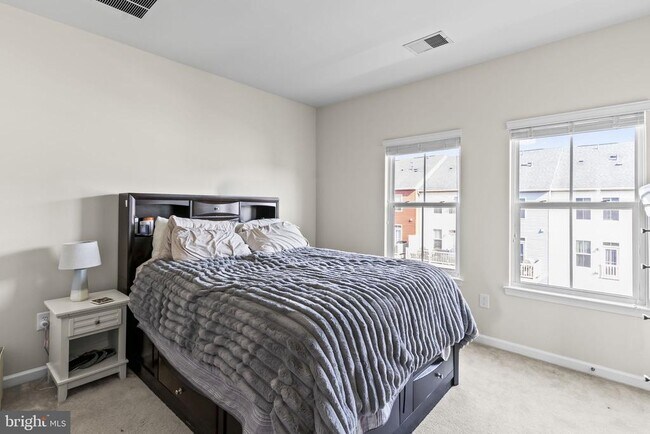 Building Photo - 7933 Trailview Xing