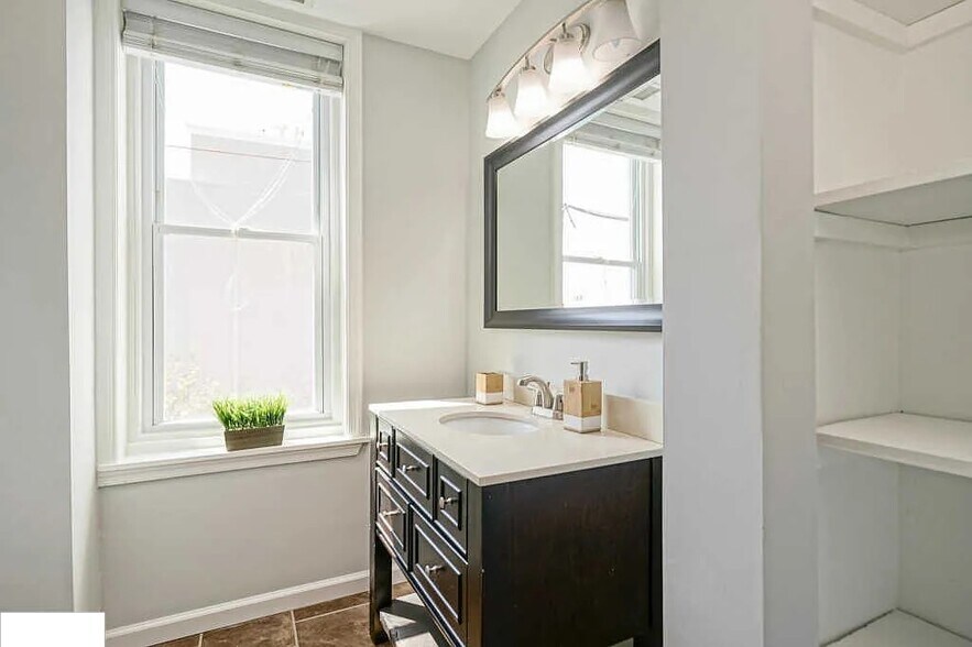 Building Photo - 217 Shurs Ln