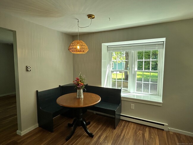 Building Photo - 10 Falls River Cir