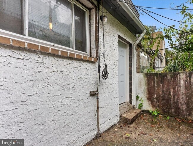 Building Photo - Big Two Bedroom House Near Germantown For ...