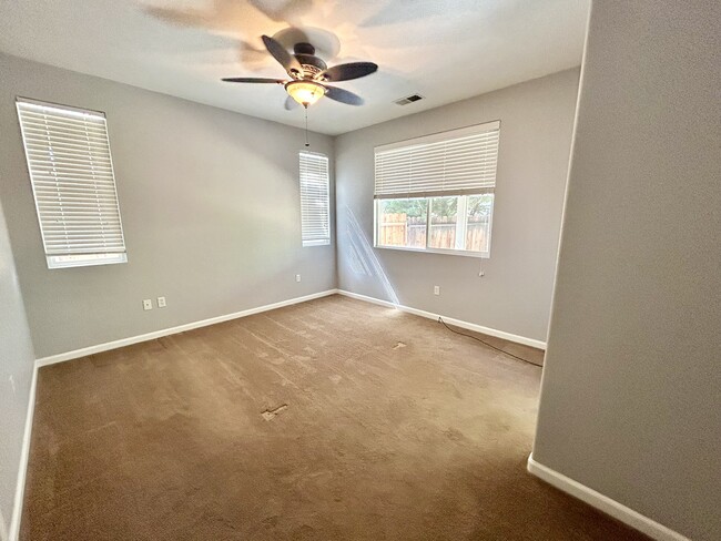 Building Photo - 392 Royal Troon Dr