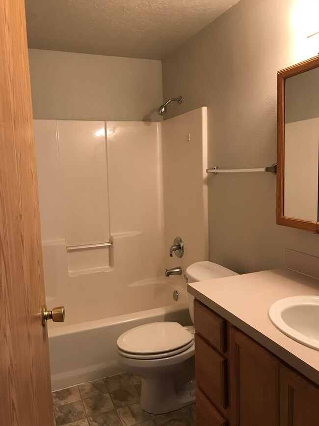 Building Photo - 150 NE 5th St