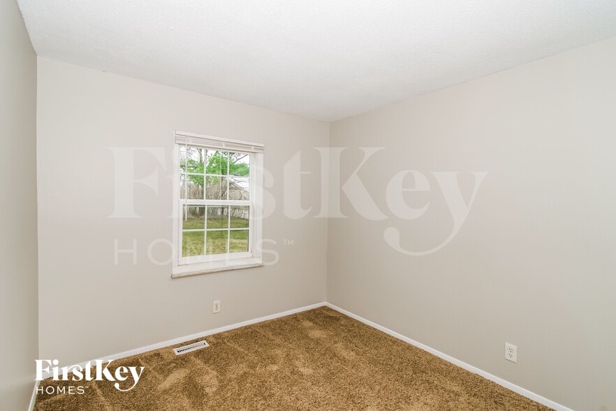 Building Photo - 1733 Mutz Dr