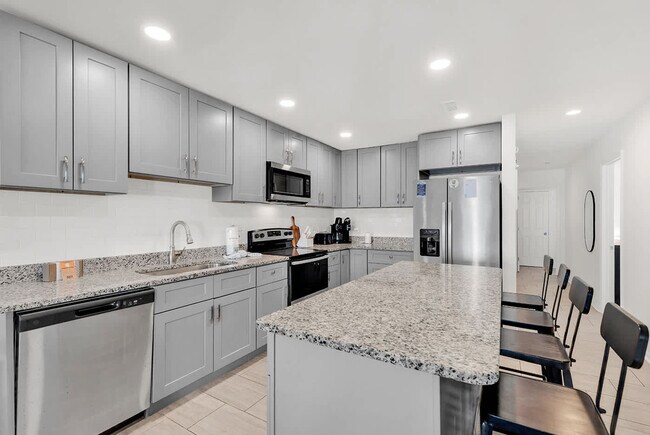 Building Photo - 511 S Ocean Blvd