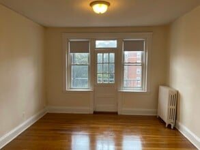 Building Photo - Brighton Near St Es Hospital and T stop 3rd  Floor Super sunny spacious 2 bed Nice Place!
