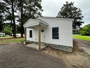 Building Photo - Bright & Modern 2BR/1BA - Outside City Limits