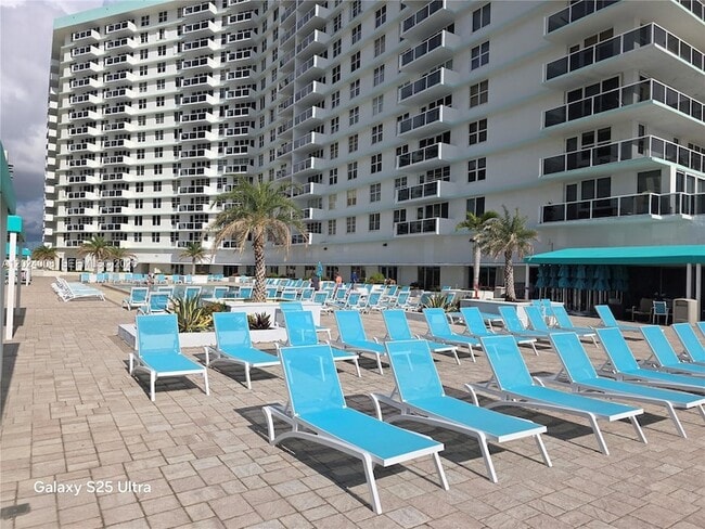 Building Photo - 3725 S Ocean Dr