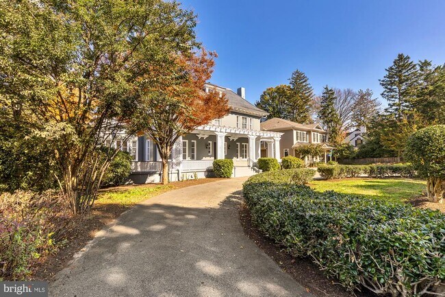 Building Photo - 4201 Bradley Ln