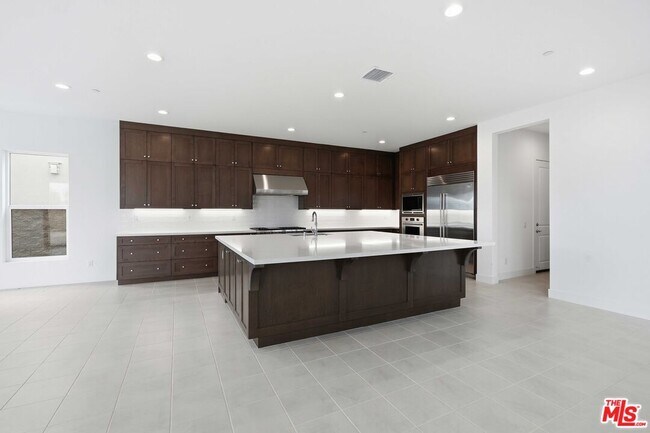 Building Photo - 20568 Edgewood Ct