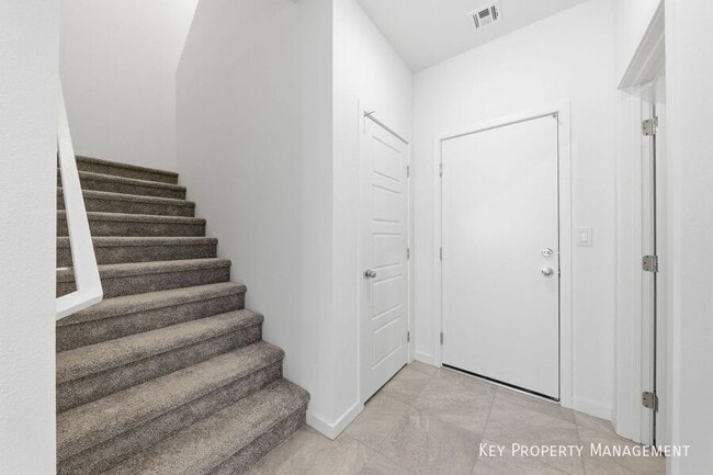 Building Photo - 1529 Layla Crossing Ave