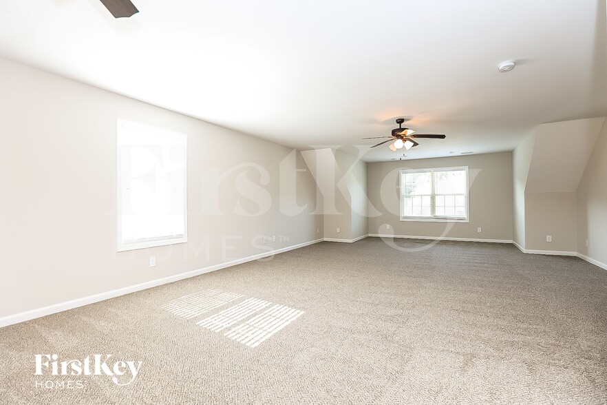 Building Photo - 1594 Raven Rd