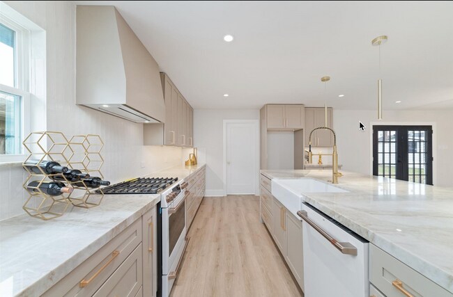 Building Photo - 1830 Locksford St