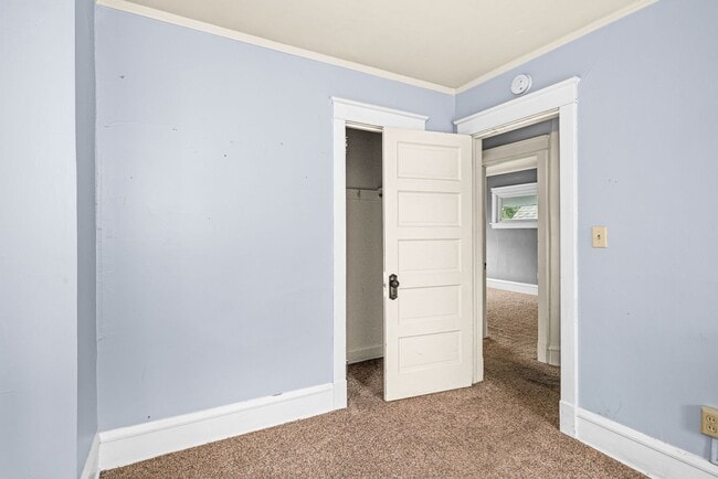 Building Photo - AVAILABLE NOW! 3 Bed/ 1 Bath Single Family...