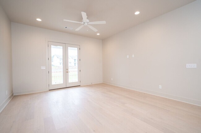 Building Photo - 3BR/3BA For Rent