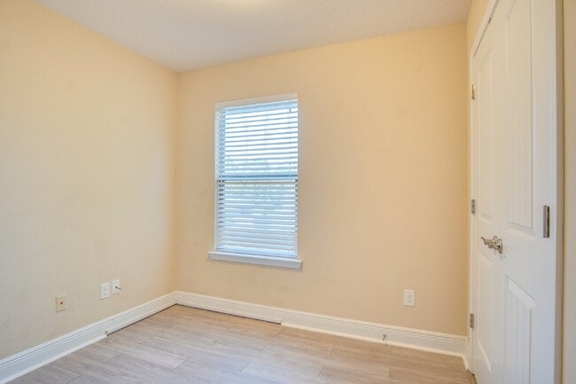 Building Photo - Modern 4BR/3BA Home Near NAS Pensacola – $500 Off Deposit for Qualified Active Duty Military – Pr...