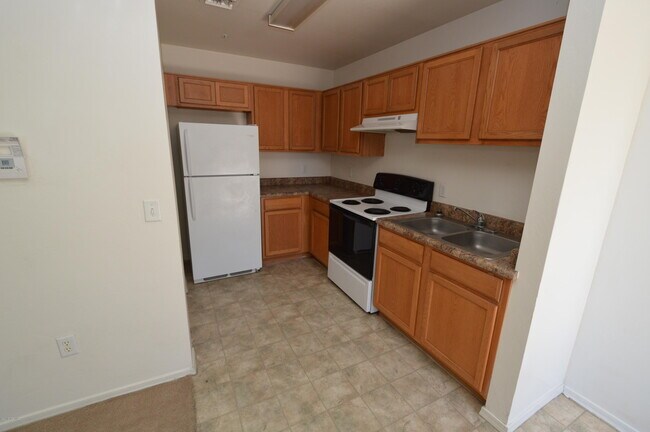 Building Photo - 4327 E Bellevue St