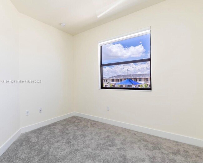 Building Photo - 15861 NW 90th Ct