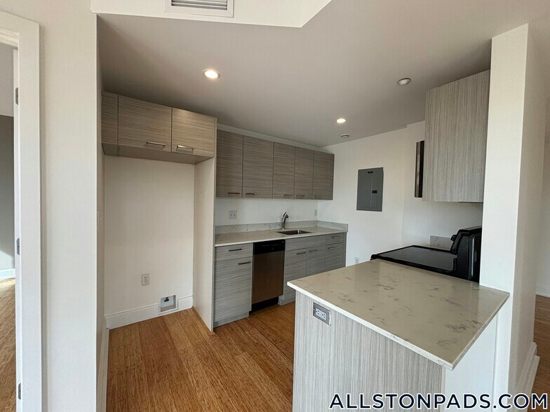 Building Photo - 40 Malvern St