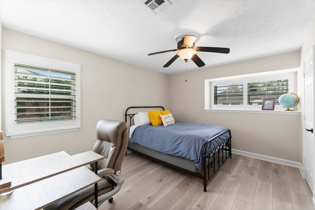 Building Photo - 28814 Holly Hill Dr