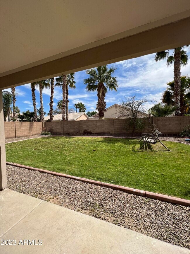 Building Photo - 1171 W Goldfinch Way