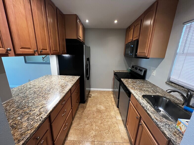 Building Photo - 3390 Ramblewood Ct