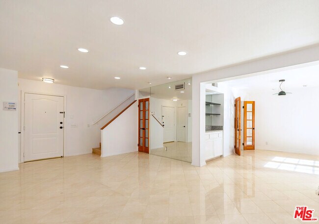 Building Photo - 13030 Valleyheart Dr