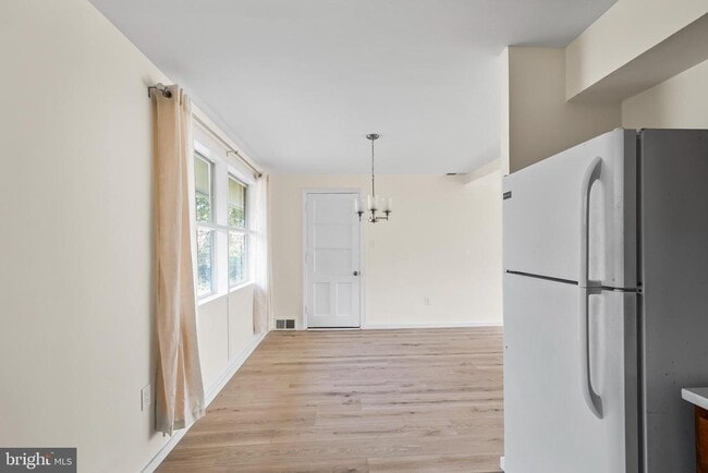 Building Photo - 4512 Lark Ln