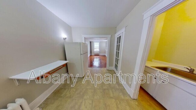 Building Photo - 566 Park Ave