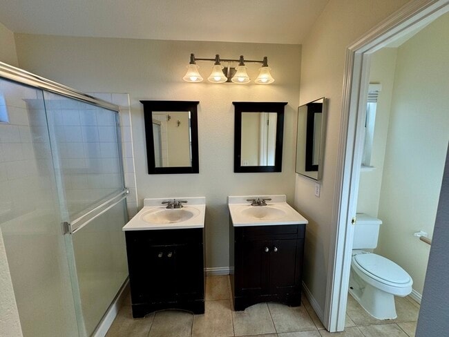 Building Photo - Spacious 3BD/2BA Home with 2-Car Garage in Desirable Antelope