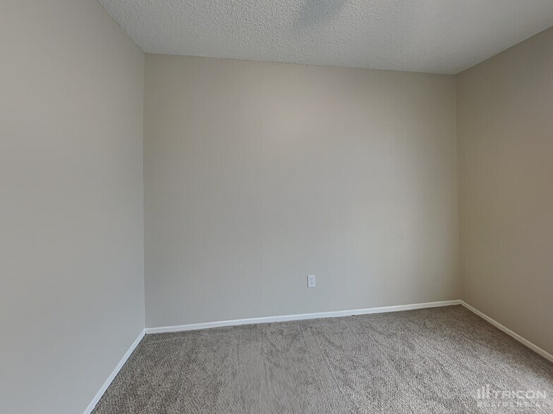Building Photo - 1221 Aldenwood Dr