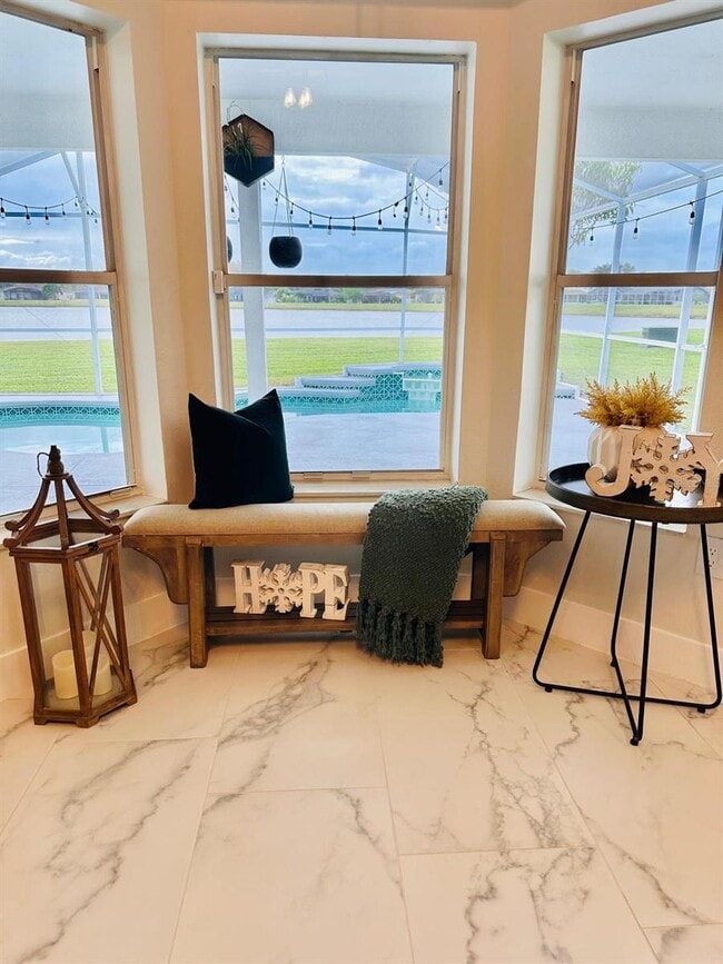 Building Photo - 2652 Hawthorne Ln