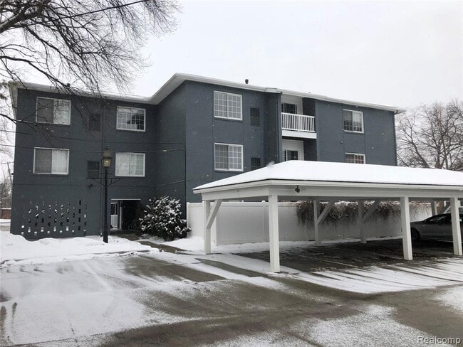 Building Photo - 662 Purdy St