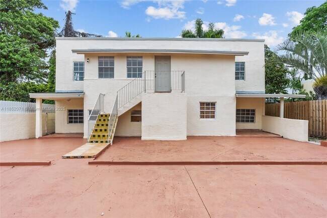 Building Photo - 2385 SW 17th St